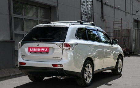 Mitsubishi Outlander III рестайлинг 3, 2013 год, 1 960 000 рублей, 4 фотография