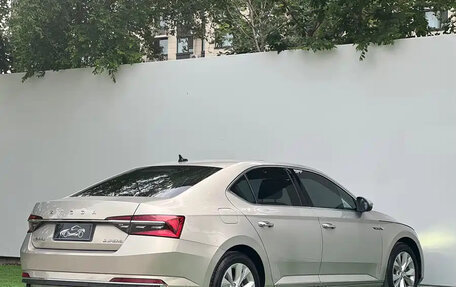 Skoda Superb III рестайлинг, 2022 год, 1 850 000 рублей, 3 фотография