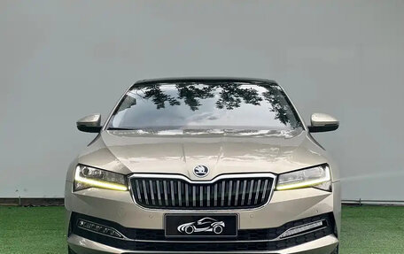 Skoda Superb III рестайлинг, 2022 год, 1 850 000 рублей, 4 фотография