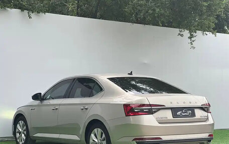 Skoda Superb III рестайлинг, 2022 год, 1 850 000 рублей, 5 фотография