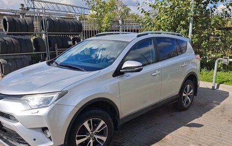 Toyota RAV4, 2017 год, 2 000 000 рублей, 10 фотография