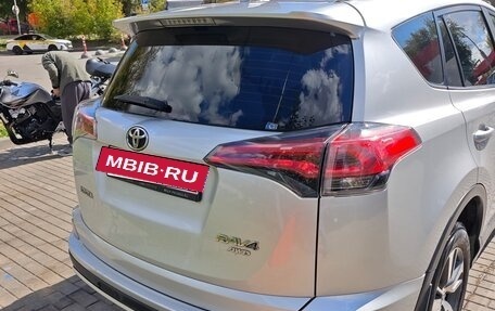 Toyota RAV4, 2017 год, 2 000 000 рублей, 4 фотография