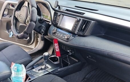Toyota RAV4, 2017 год, 2 000 000 рублей, 11 фотография