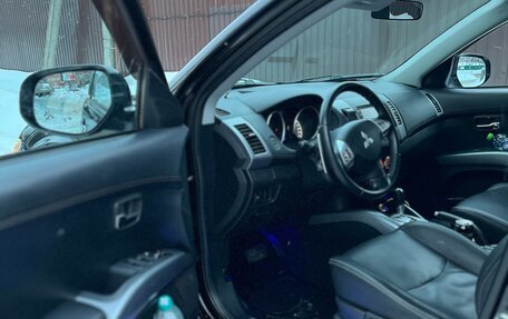 Mitsubishi Outlander III рестайлинг 3, 2012 год, 1 690 000 рублей, 13 фотография