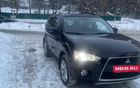 Mitsubishi Outlander III рестайлинг 3, 2012 год, 1 690 000 рублей, 2 фотография