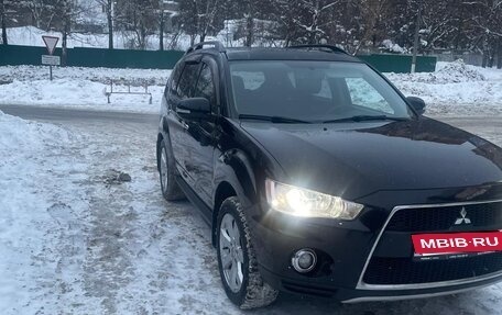 Mitsubishi Outlander III рестайлинг 3, 2012 год, 1 690 000 рублей, 4 фотография