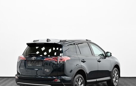 Toyota RAV4, 2018 год, 2 425 000 рублей, 4 фотография