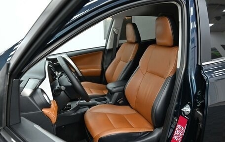 Toyota RAV4, 2018 год, 2 425 000 рублей, 10 фотография
