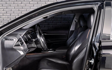 Toyota Camry, 2018 год, 2 450 000 рублей, 10 фотография