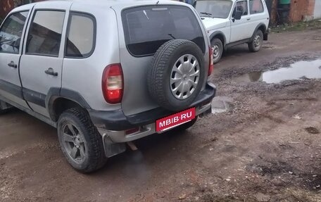 Chevrolet Niva I рестайлинг, 2004 год, 250 000 рублей, 3 фотография