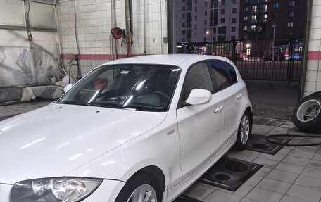 BMW 1 серия, 2011 год, 750 000 рублей, 2 фотография