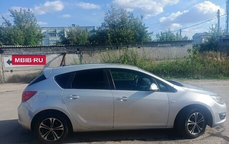 Opel Astra J, 2013 год, 525 000 рублей, 2 фотография
