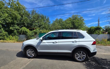 Volkswagen Tiguan II, 2019 год, 2 400 000 рублей, 2 фотография
