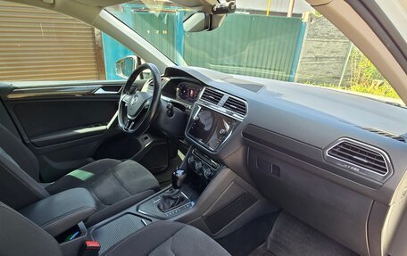 Volkswagen Tiguan II, 2019 год, 2 400 000 рублей, 9 фотография