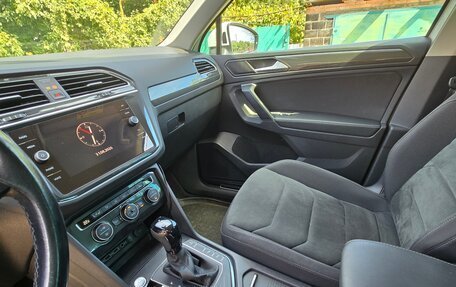 Volkswagen Tiguan II, 2019 год, 2 400 000 рублей, 23 фотография
