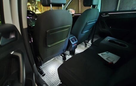 Volkswagen Tiguan II, 2019 год, 2 400 000 рублей, 30 фотография