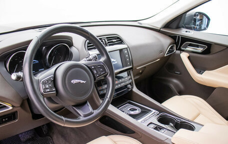 Jaguar F-Pace, 2017 год, 2 344 000 рублей, 9 фотография
