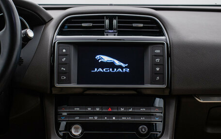 Jaguar F-Pace, 2017 год, 2 344 000 рублей, 14 фотография