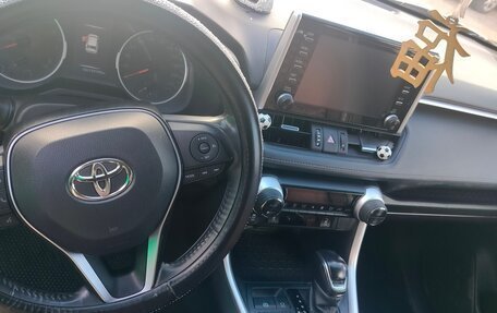 Toyota RAV4, 2021 год, 3 300 000 рублей, 10 фотография