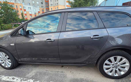 Opel Astra J, 2011 год, 599 000 рублей, 2 фотография