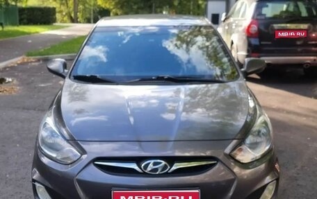 Hyundai Solaris II рестайлинг, 2011 год, 690 000 рублей, 1 фотография