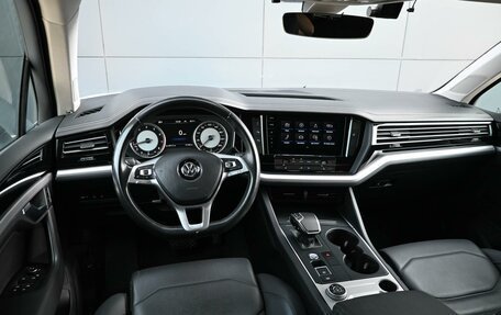 Volkswagen Touareg III, 2019 год, 3 999 000 рублей, 6 фотография