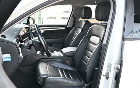 Volkswagen Touareg III, 2019 год, 3 999 000 рублей, 10 фотография