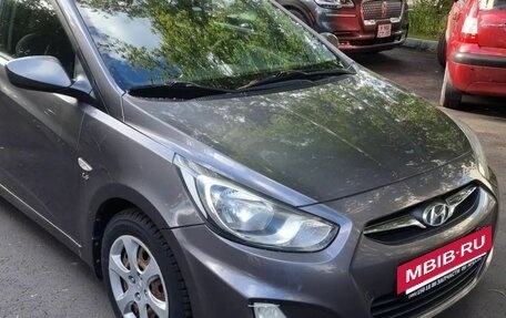 Hyundai Solaris II рестайлинг, 2011 год, 690 000 рублей, 2 фотография