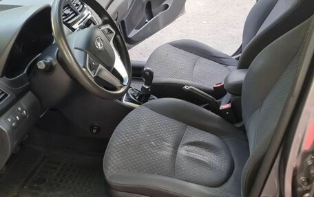 Hyundai Solaris II рестайлинг, 2011 год, 690 000 рублей, 15 фотография