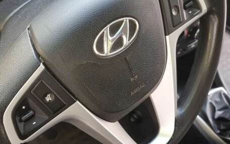 Hyundai Solaris II рестайлинг, 2011 год, 690 000 рублей, 17 фотография