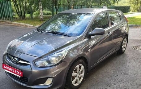 Hyundai Solaris II рестайлинг, 2011 год, 690 000 рублей, 13 фотография