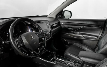 Mitsubishi Outlander III рестайлинг 3, 2017 год, 1 515 000 рублей, 9 фотография