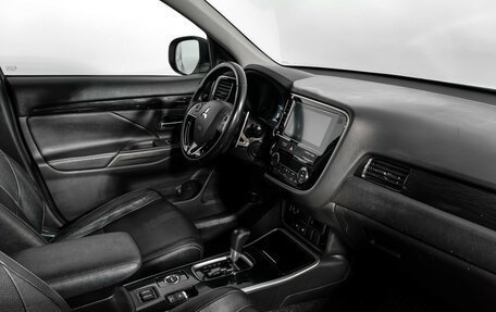 Mitsubishi Outlander III рестайлинг 3, 2017 год, 1 515 000 рублей, 14 фотография