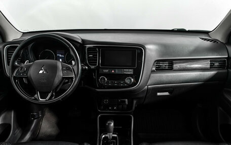 Mitsubishi Outlander III рестайлинг 3, 2017 год, 1 515 000 рублей, 15 фотография