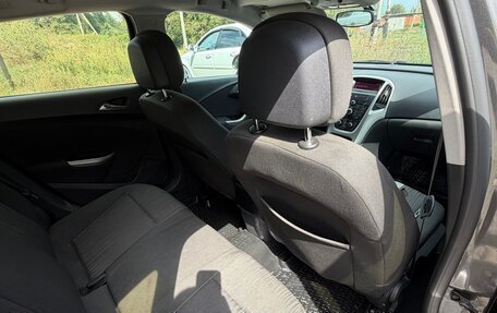 Opel Astra J, 2011 год, 610 000 рублей, 2 фотография