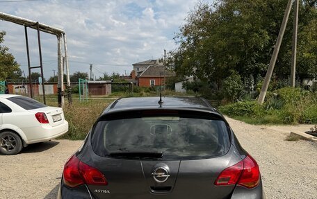 Opel Astra J, 2011 год, 610 000 рублей, 3 фотография