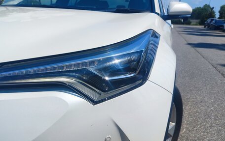 Toyota C-HR I рестайлинг, 2018 год, 2 000 000 рублей, 2 фотография