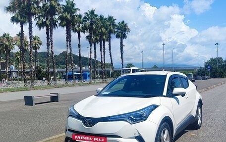 Toyota C-HR I рестайлинг, 2018 год, 2 000 000 рублей, 9 фотография