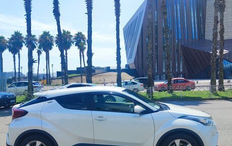 Toyota C-HR I рестайлинг, 2018 год, 2 000 000 рублей, 13 фотография