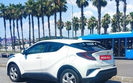 Toyota C-HR I рестайлинг, 2018 год, 2 000 000 рублей, 14 фотография