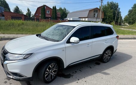 Mitsubishi Outlander III рестайлинг 3, 2018 год, 1 700 000 рублей, 3 фотография