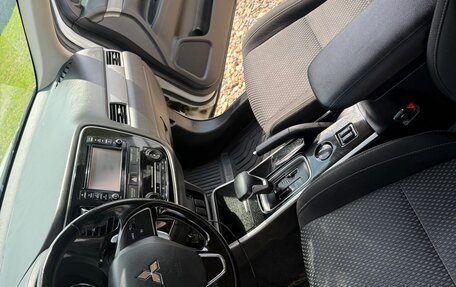 Mitsubishi Outlander III рестайлинг 3, 2018 год, 1 700 000 рублей, 4 фотография