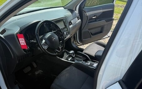 Mitsubishi Outlander III рестайлинг 3, 2018 год, 1 700 000 рублей, 5 фотография
