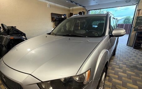 Mitsubishi Outlander III рестайлинг 3, 2010 год, 1 200 000 рублей, 3 фотография