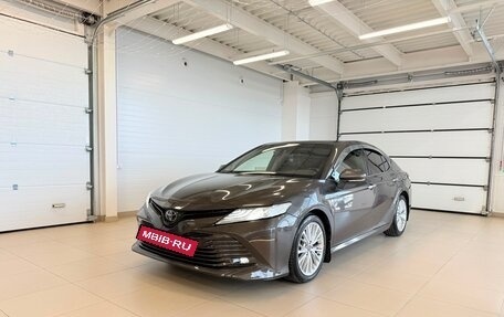 Toyota Camry, 2017 год, 2 449 900 рублей, 2 фотография