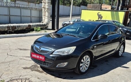 Opel Astra J, 2011 год, 650 000 рублей, 1 фотография