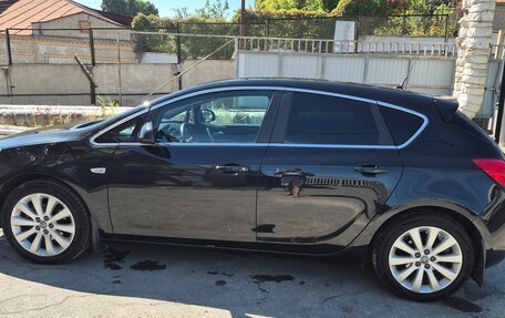 Opel Astra J, 2011 год, 650 000 рублей, 2 фотография