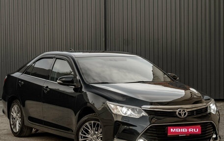 Toyota Camry, 2017 год, 2 385 000 рублей, 3 фотография