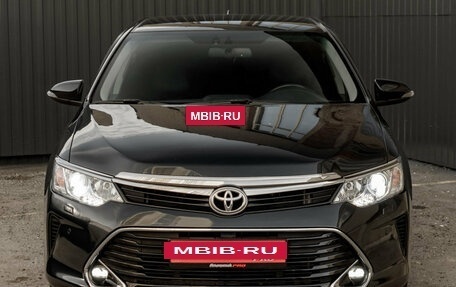 Toyota Camry, 2017 год, 2 385 000 рублей, 2 фотография