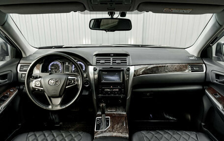Toyota Camry, 2017 год, 2 385 000 рублей, 11 фотография